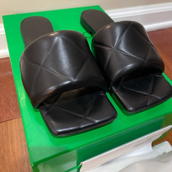 AUTHENTIC Bottega Veneta Rubber Lido Sandals 38.5 - Picture 3 of 9